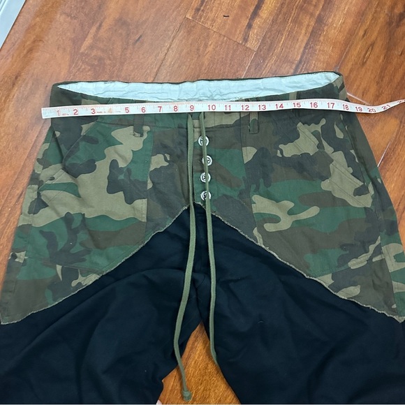 MNML Camo Shorts Size XXL - Picture 8 of 9